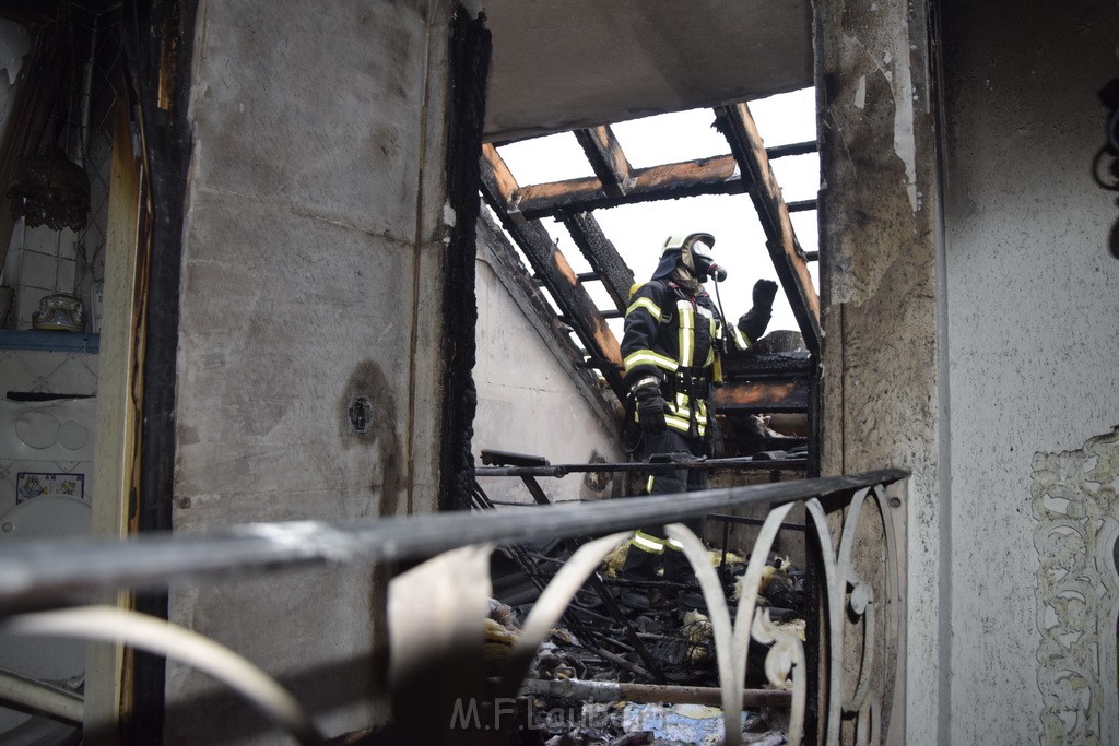 Feuer 2 Y Koeln Suerth Elisabeth Selbertstr P147.JPG - Miklos Laubert